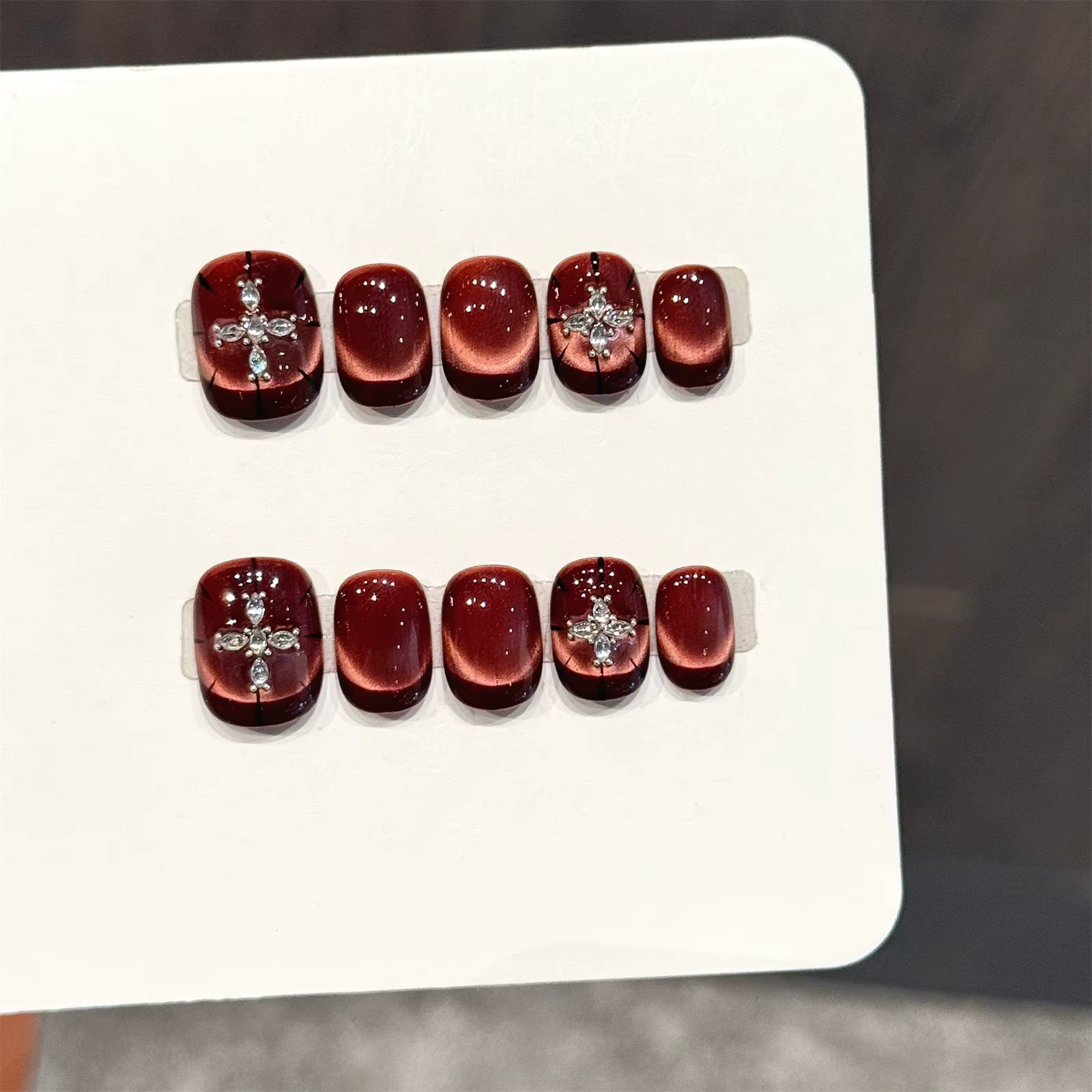 10 pièces vin-rouge oeil de chat presse sur ongles à la main élégant court rond Style français faux 