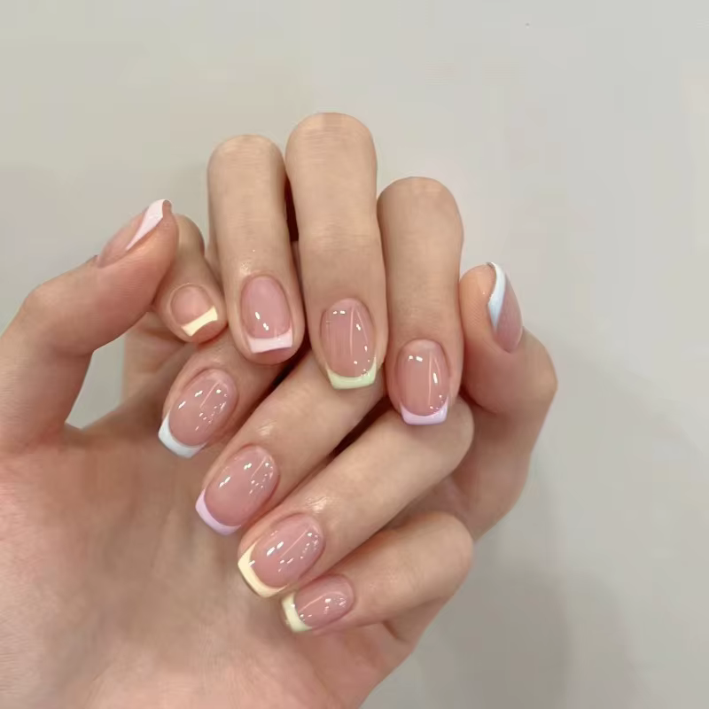 24 pièces pas cher faux ongles ensemble presses sur les ongles auto-adhésif court été Simple coloré 
