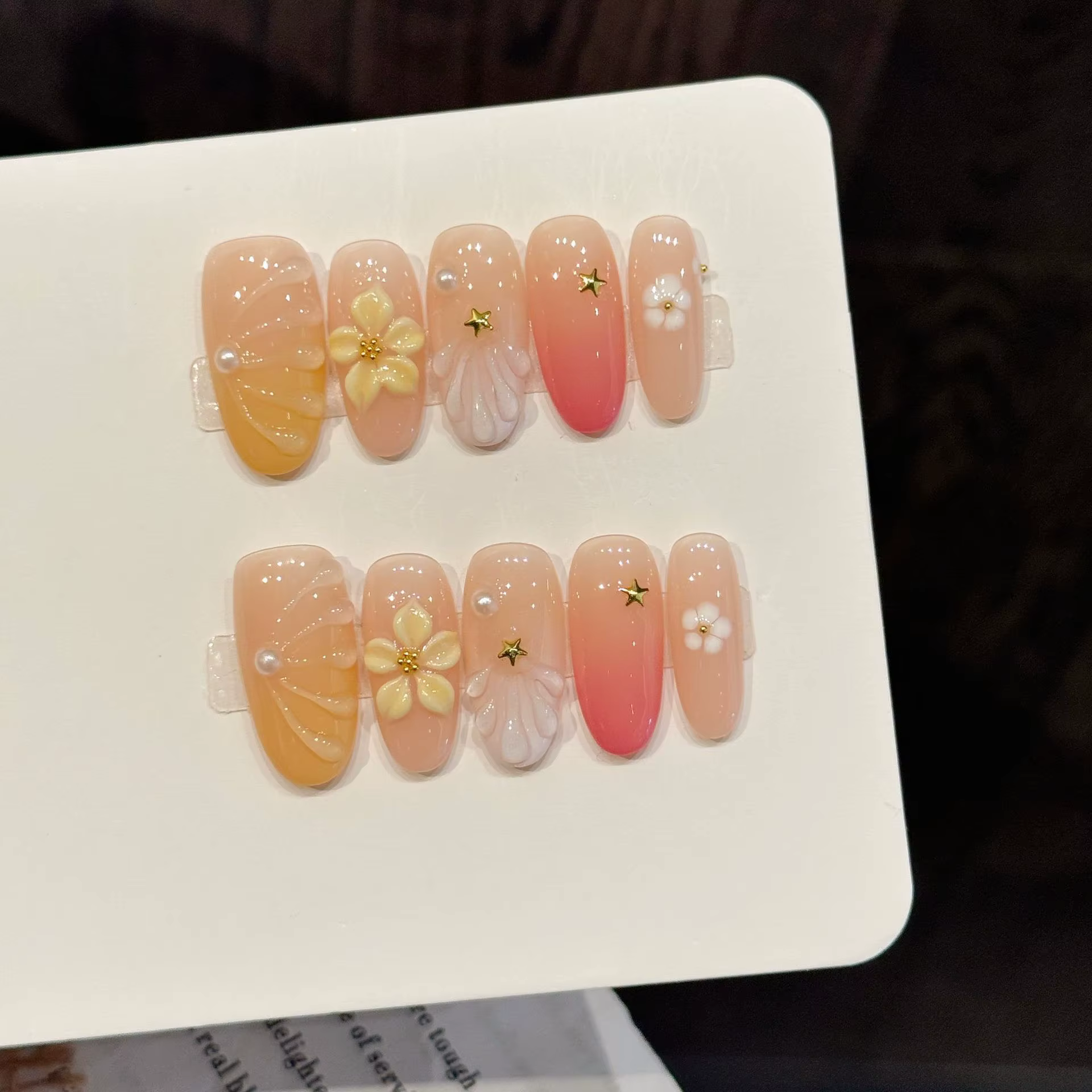 10 faux ongles ovales faits à la main, style doux et frais, adaptés aux festivals, aux fêtes et à un