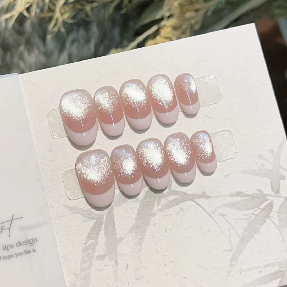 Faux ongles français de longueur moyenne faits à la main, bouts d'ongles roses français, bouts arron