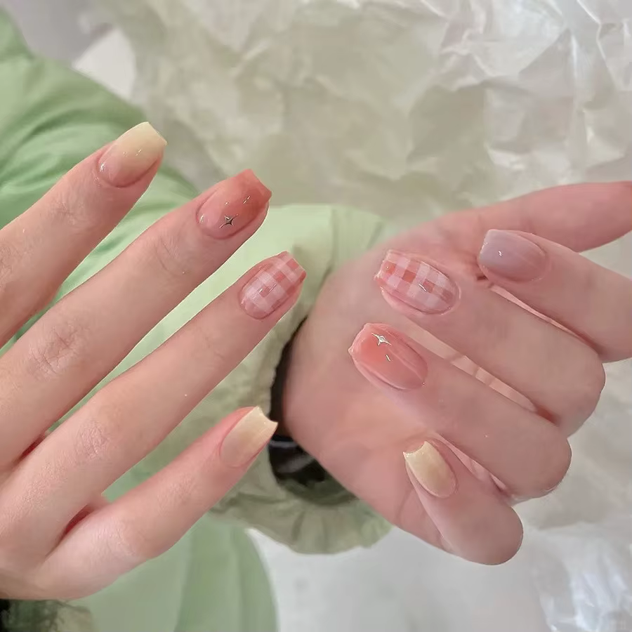 Faux ongles français colorés, 24 pièces, Design à rayures diagonales, courts et ronds, élégants, à p