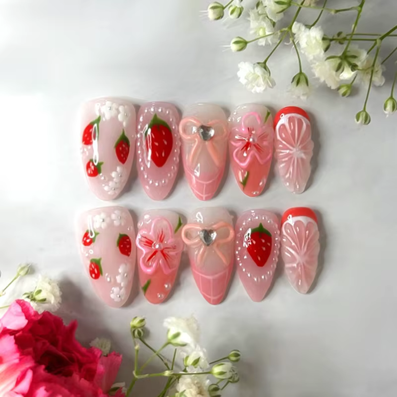 24 faux ongles 3D en forme de fraise, lapin et fleur, à presser, mi-longs, en amande, à porter, dégr