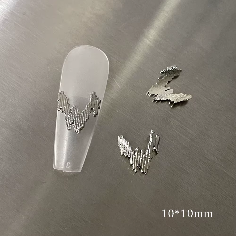 Concise W français barre irrégulière alliage d'ongle à la mode ouest élégant manucure breloques faci