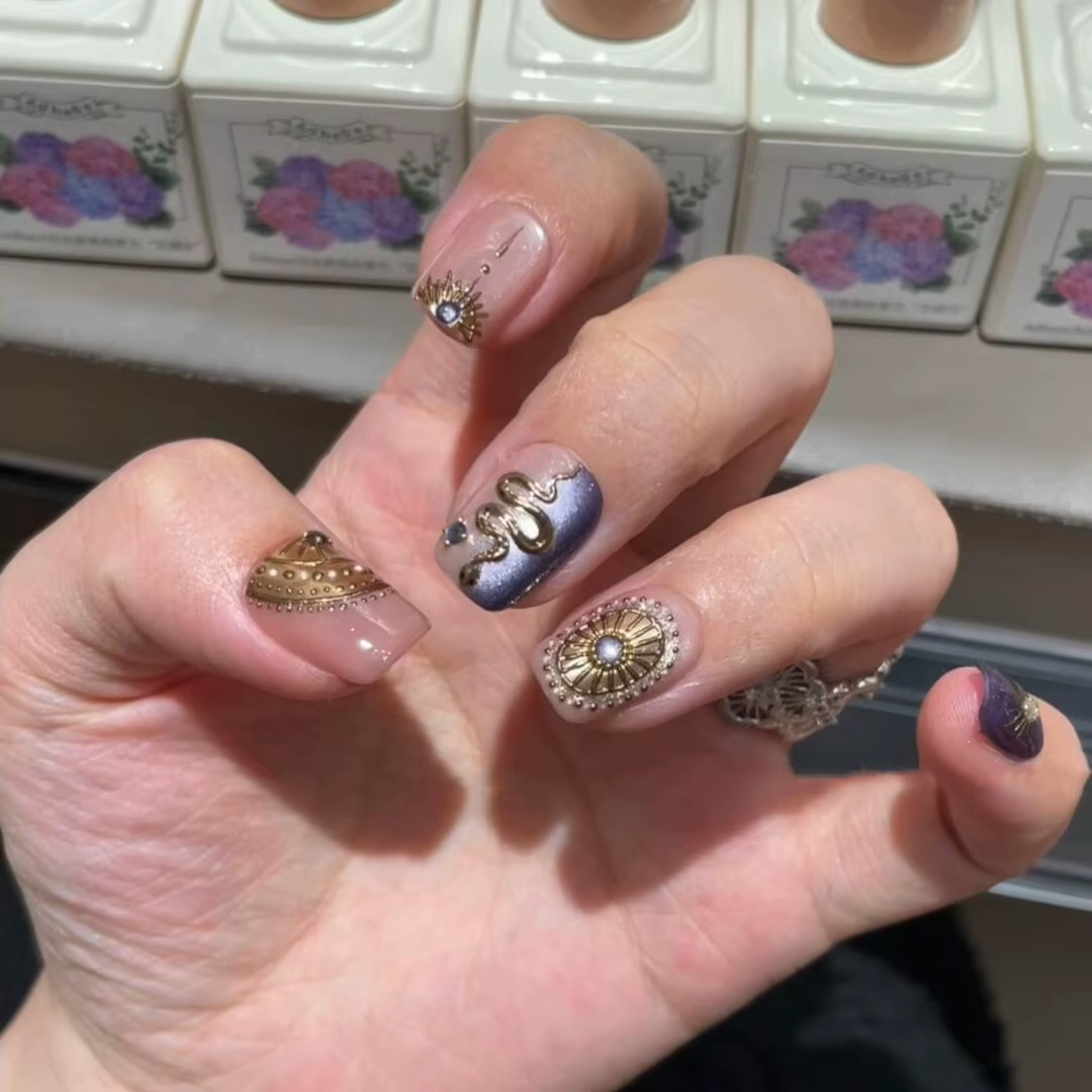 10 pièces presse à la main sur les ongles violet clignotant miroir magique avec diamants couverture