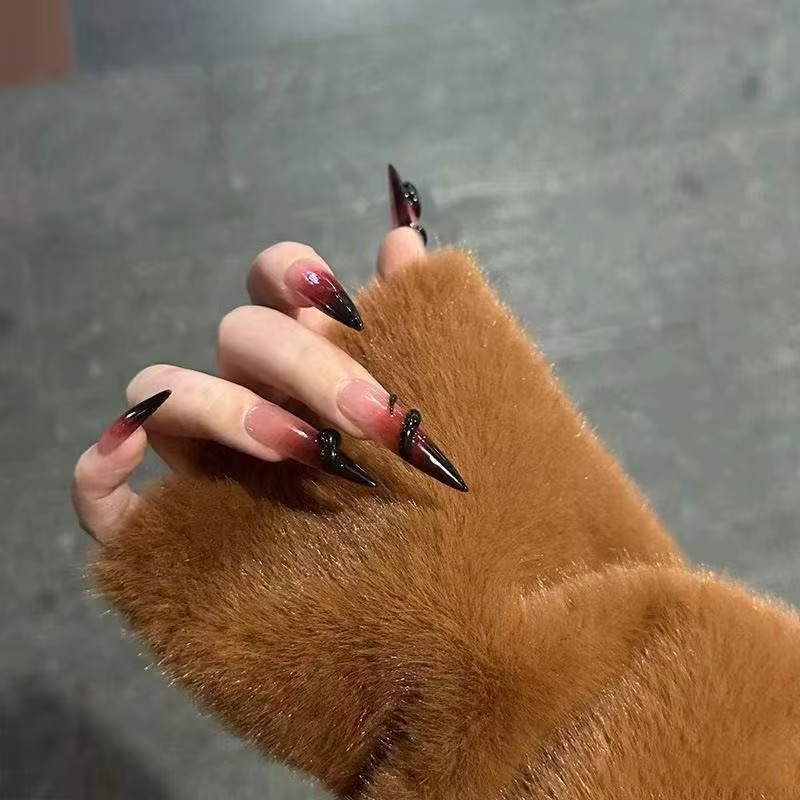 2025 Année du Serpent Fait À La Main Long Tip Presse Sur Les Ongles Spice Girl Rouge Foncé Nouvel An