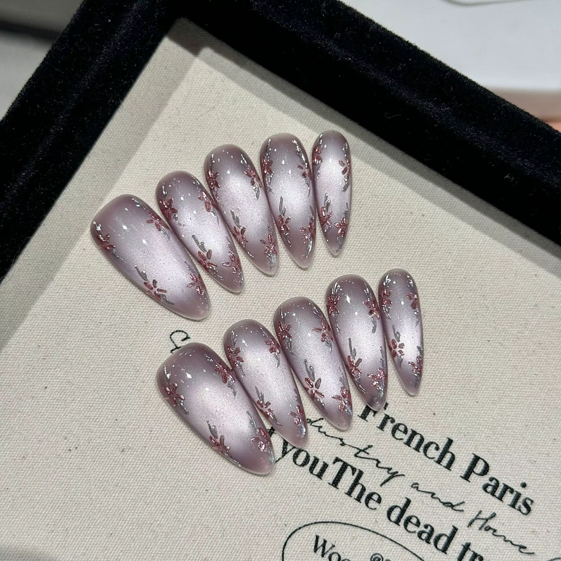 Presse faite à la main sur les ongles fleurs peintes à la main faux ongles couverture complète porta