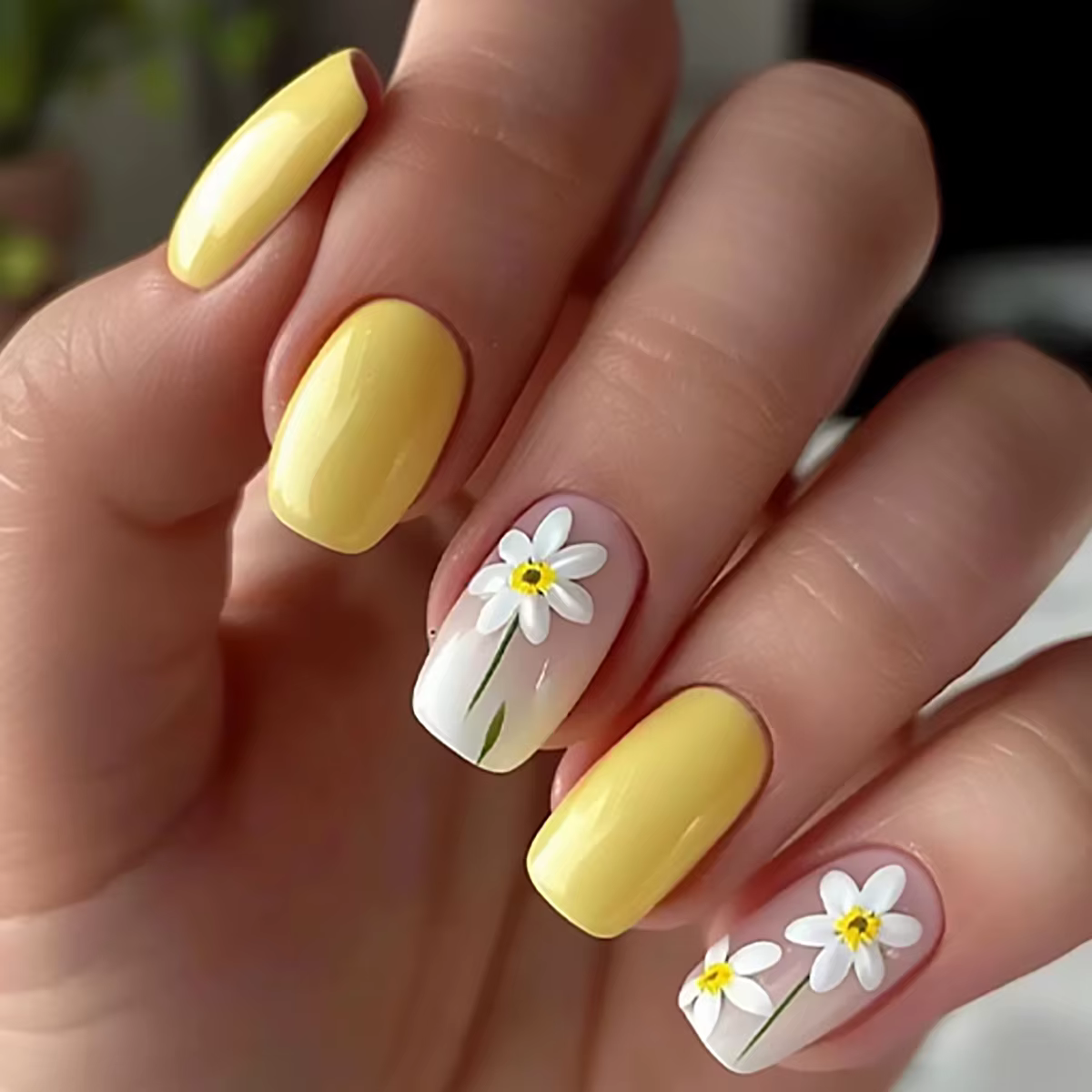 Pièces d'art d'ongle minimalistes en forme de fleur jaune, carré moyen à long, style frais et frais