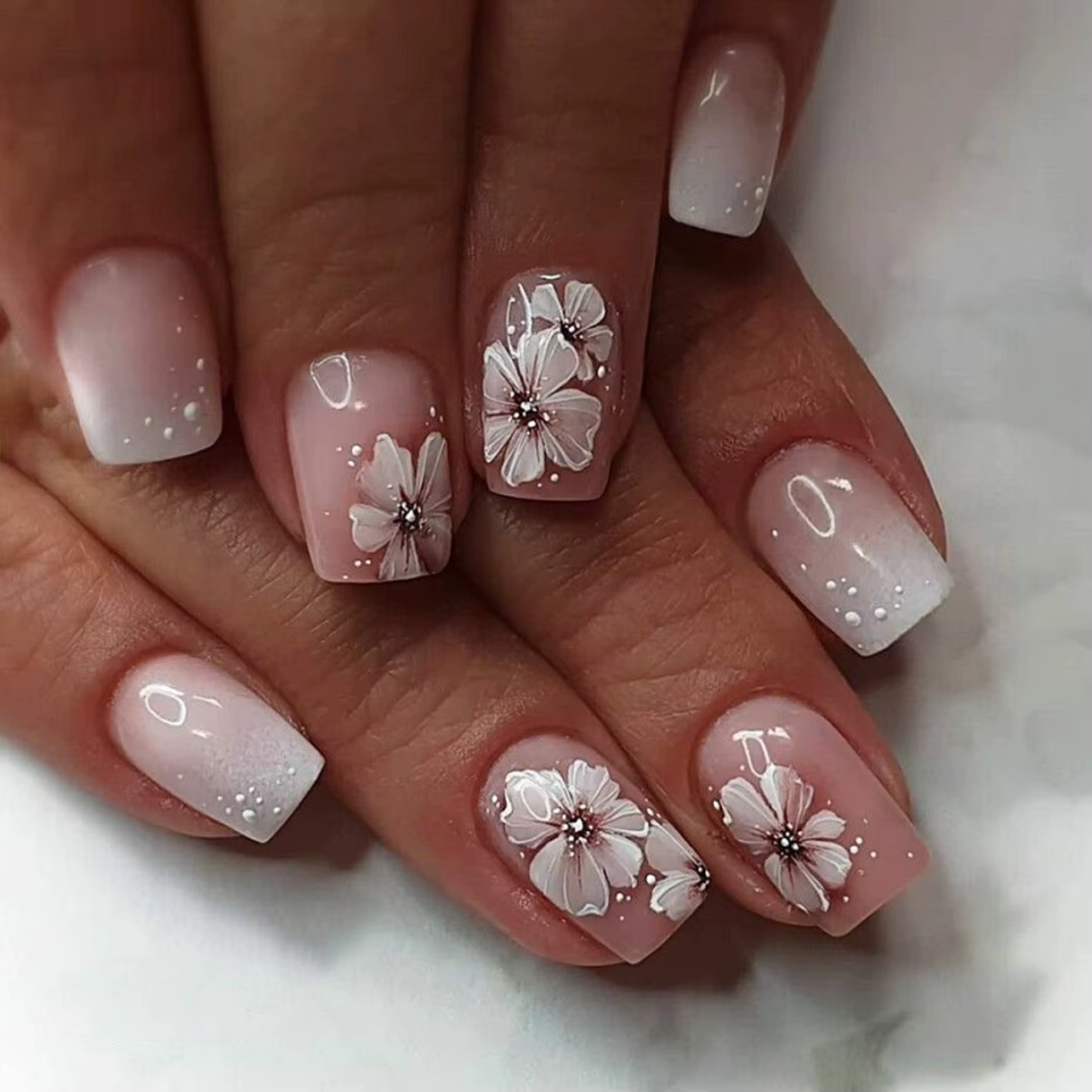 Faux ongles français dégradés, doux et frais, avec fleurs violettes, Design court et carré, à pressi