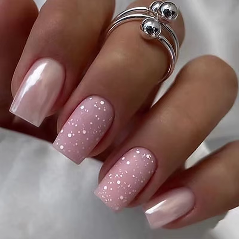 Faux ongles à paillettes Aurora N64.Short French souhaits on, faux ongles simples, couverture complè