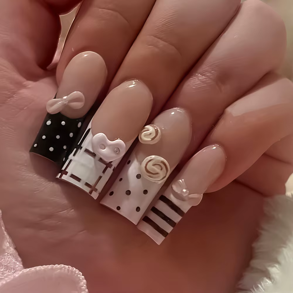 24 faux ongles à presser style français, motif nœud papillon dessin animé, noir et blanc à pois et r