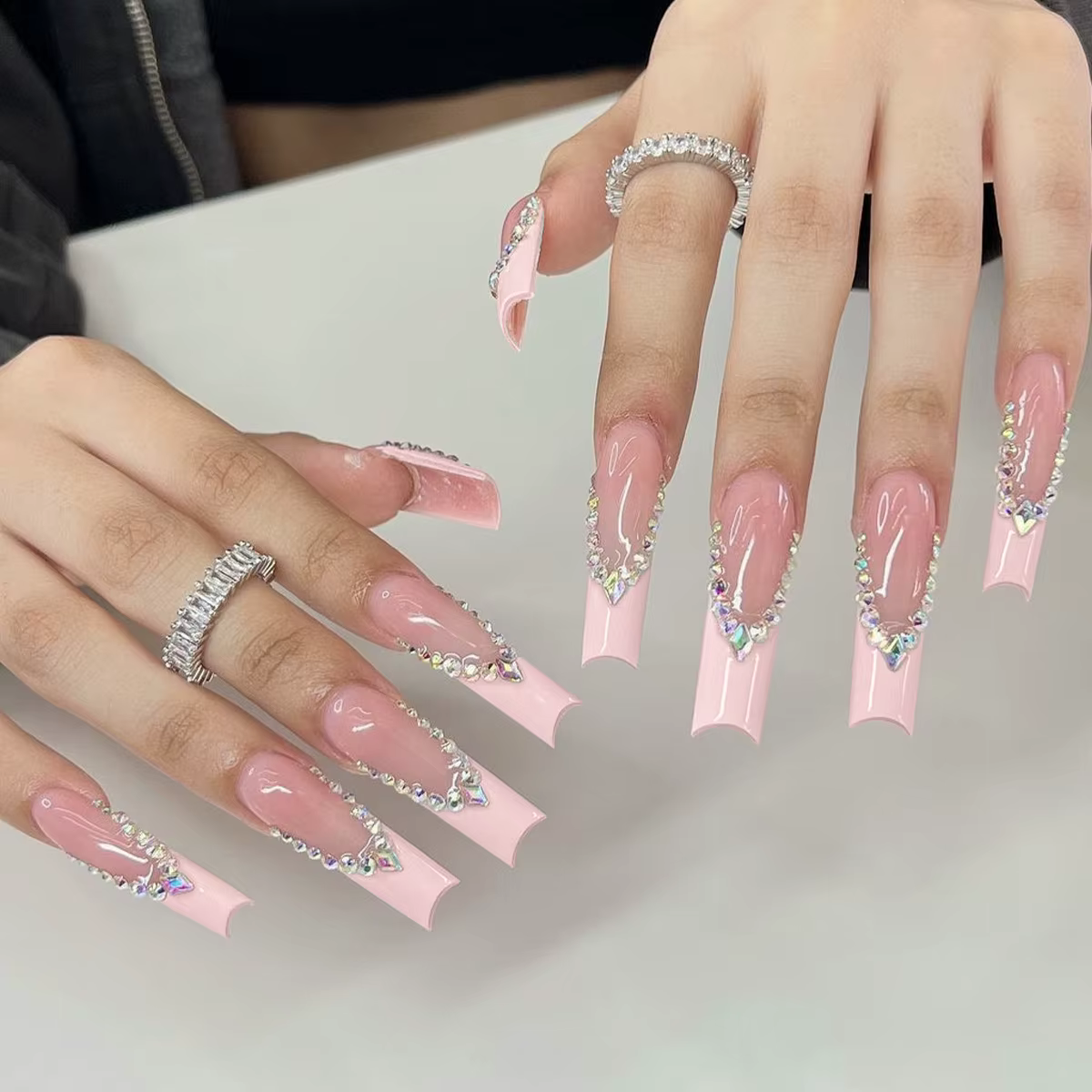 24 faux ongles longs carrés à la française, motif cœur 3D, à presser, avec strass, prêts à poser, po