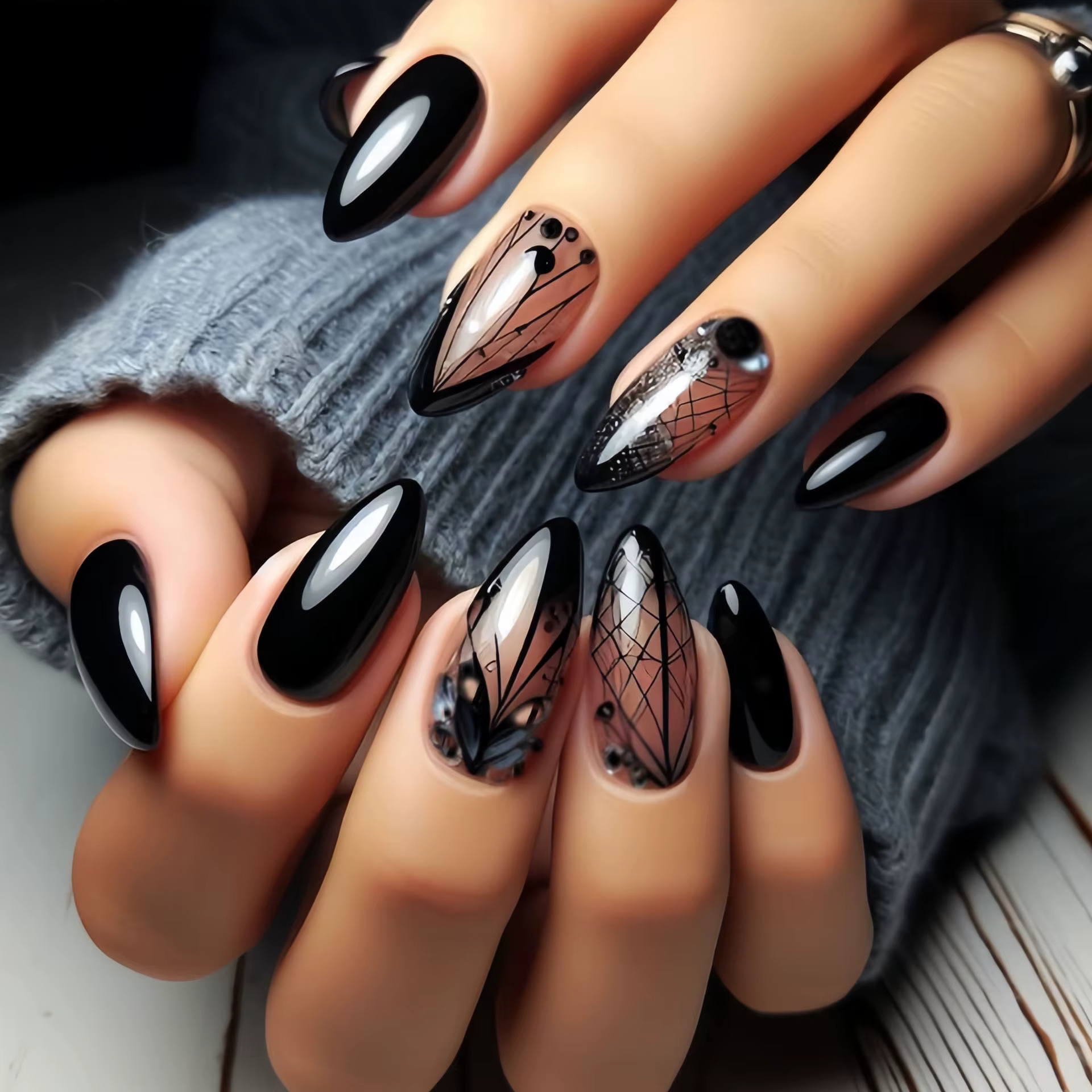 Faux ongles moyens pour femmes et filles, design dégradé nude noir avec fleurs et bandes, forme aman