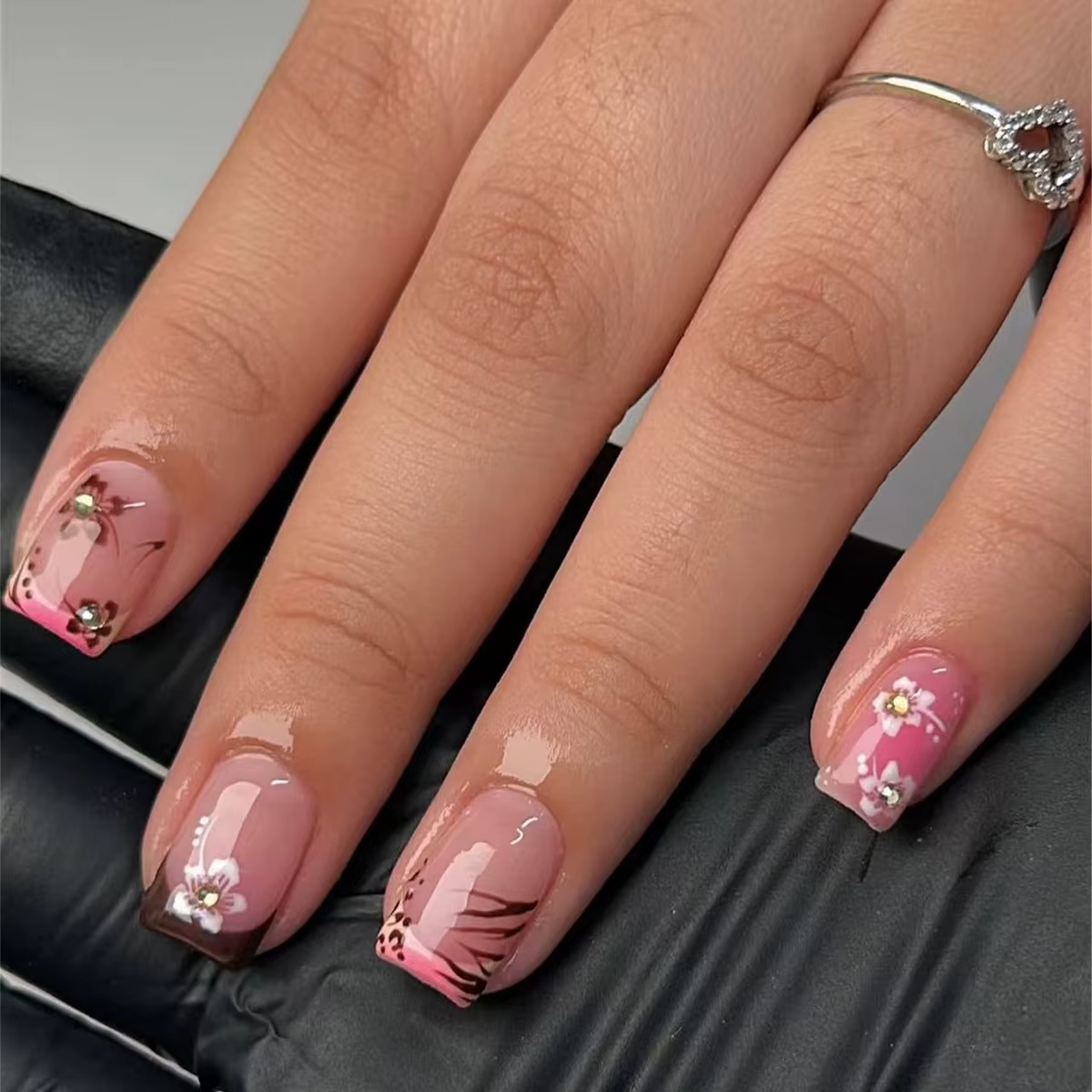 24 pièces fée fleur blanche faux ongles rose pointe française presse sur ongles court carré portable