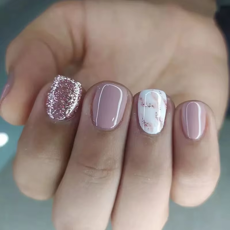 24 pièces d'ongles courts français brillants à paillettes avec 1 gel de gelée et 1 lime à ongles