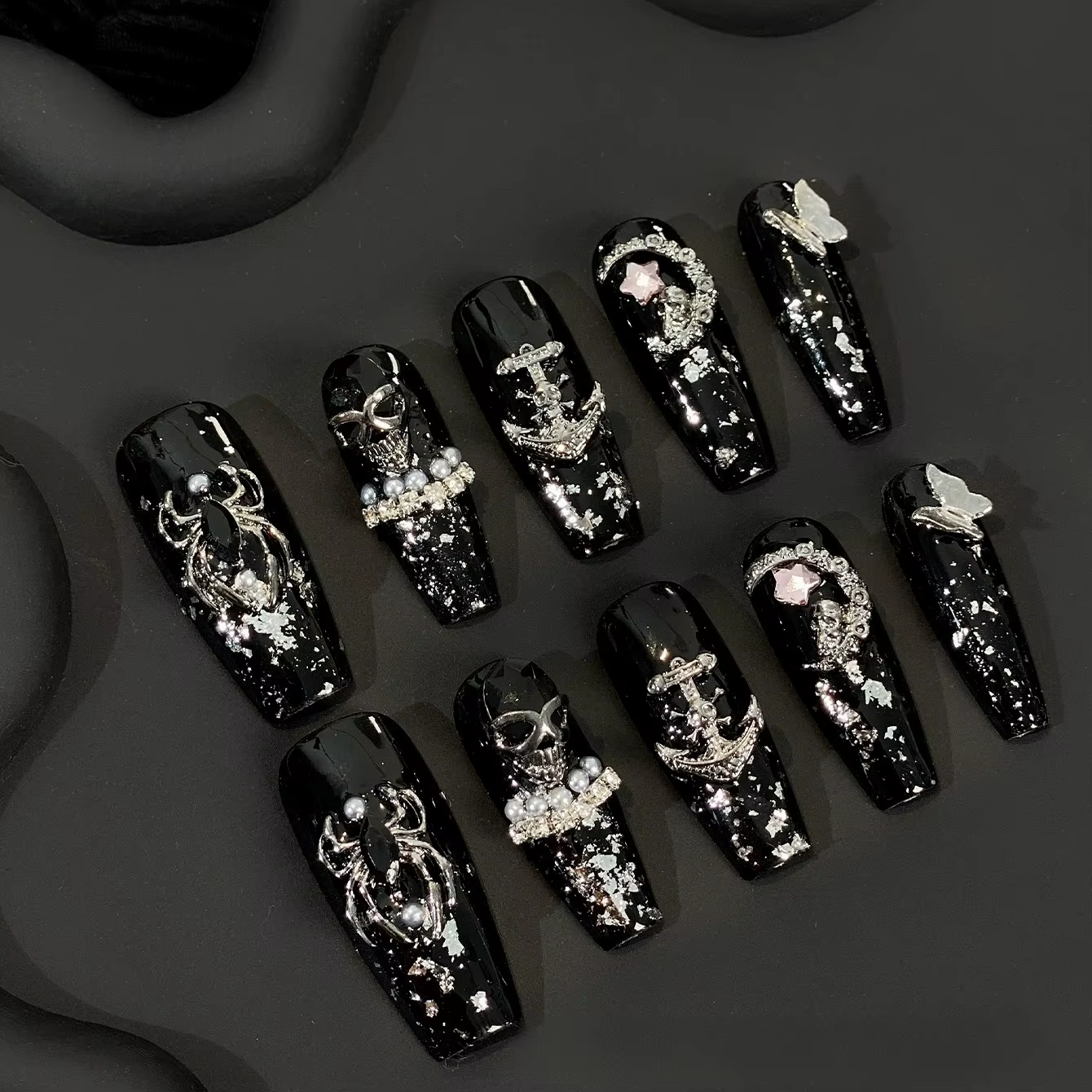 (10 pièces) ton noir lisse associé à des détails gothiques frappants, adapté aux amateurs de style d