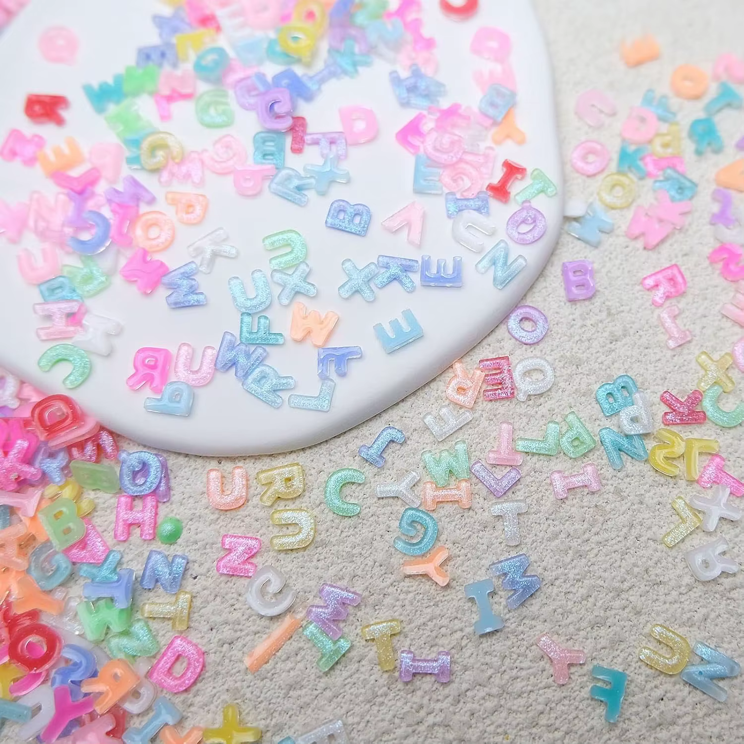 100 pièces Kawaii couleur bonbon lettre ongles strass résine Flatback Alphabet ongles gemmes breloqu
