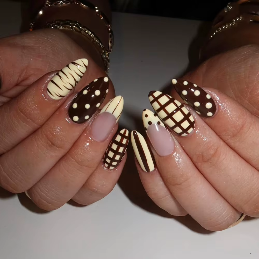 Faux ongles épicés en amande pour filles, 24 pièces, à pression française, à pois/rayons imprimés, b