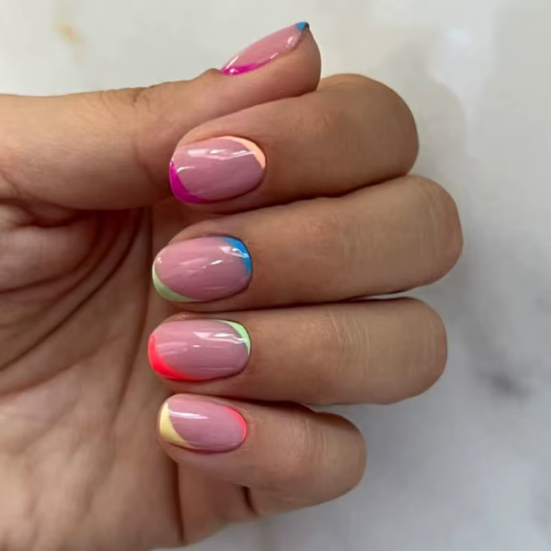 Faux ongles français colorés, 24 pièces, Design à rayures diagonales, courts et ronds, élégants, à p