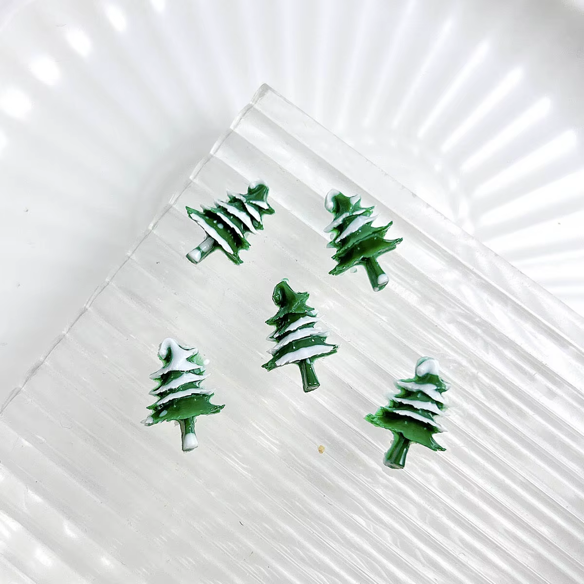 50 pièces 3D créatif arbre de noël résine Nail Art breloques dessin animé simulé neige vert arbre sé