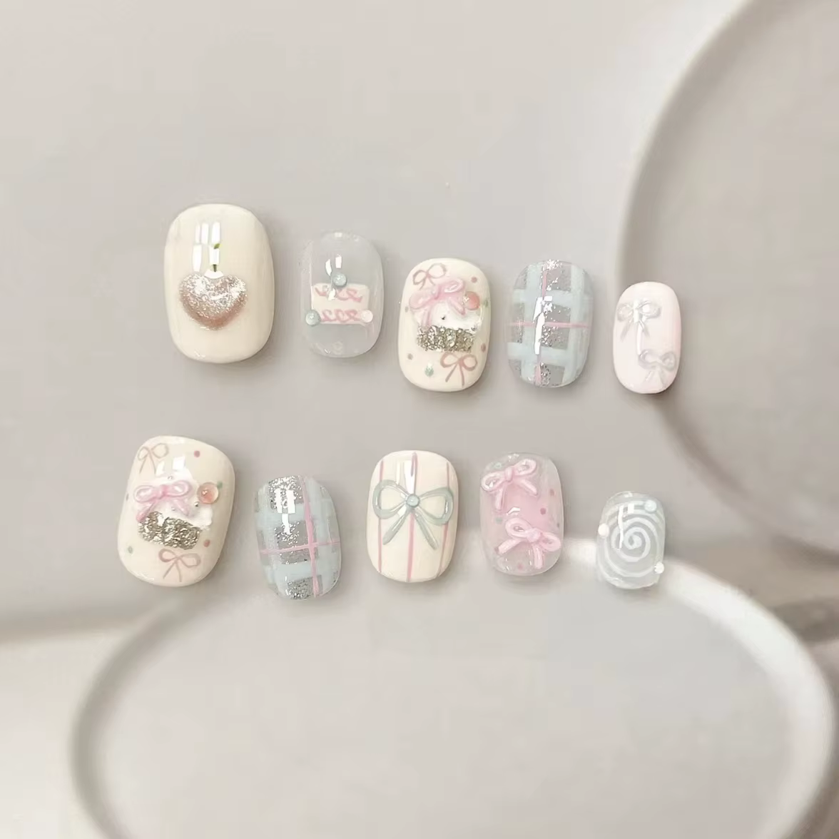 10 faux ongles courts ovales faits à la main, motif cerise et nœud mignon, à presser, dégradé rose, 