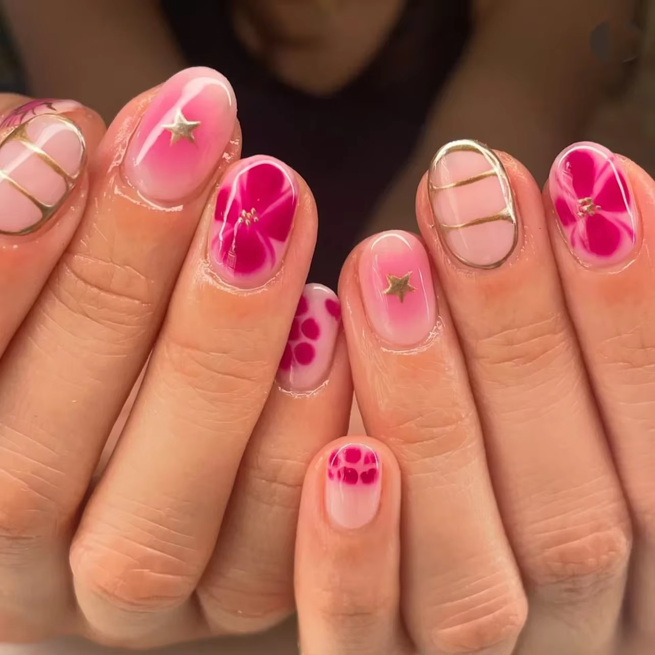Mode fleurs brunes couleur nue Nail Art or français amande faux ongles détachable fini faux ongles p