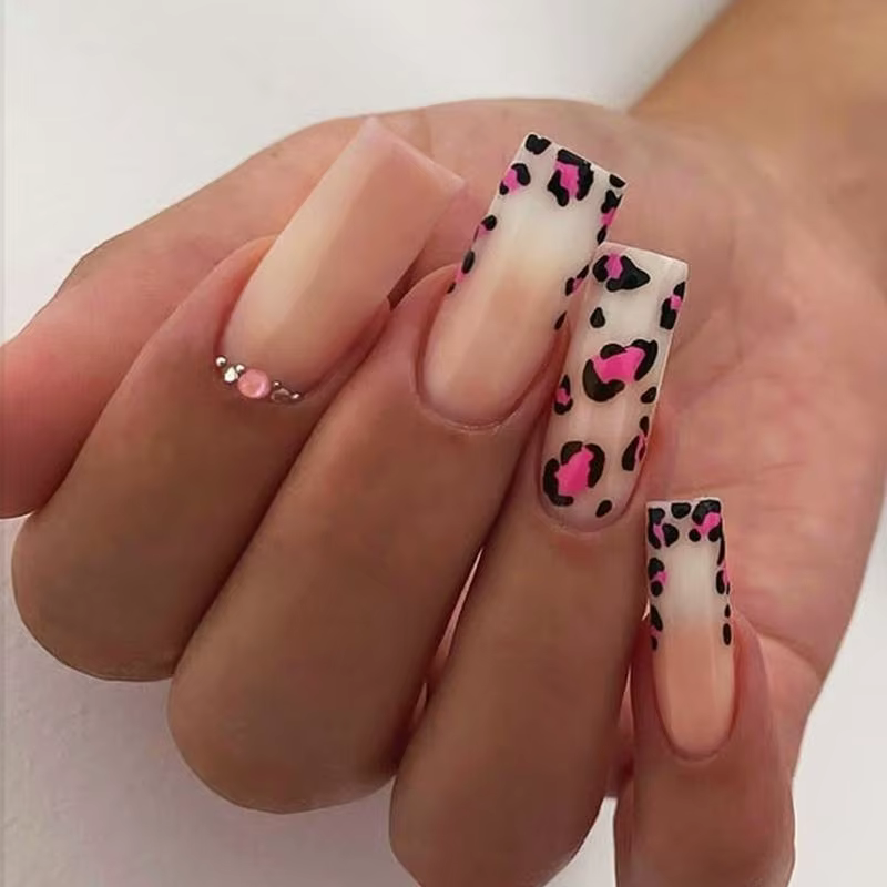 831E 24pcs Leopard Fake Cercine Press on False Tips Artificiel