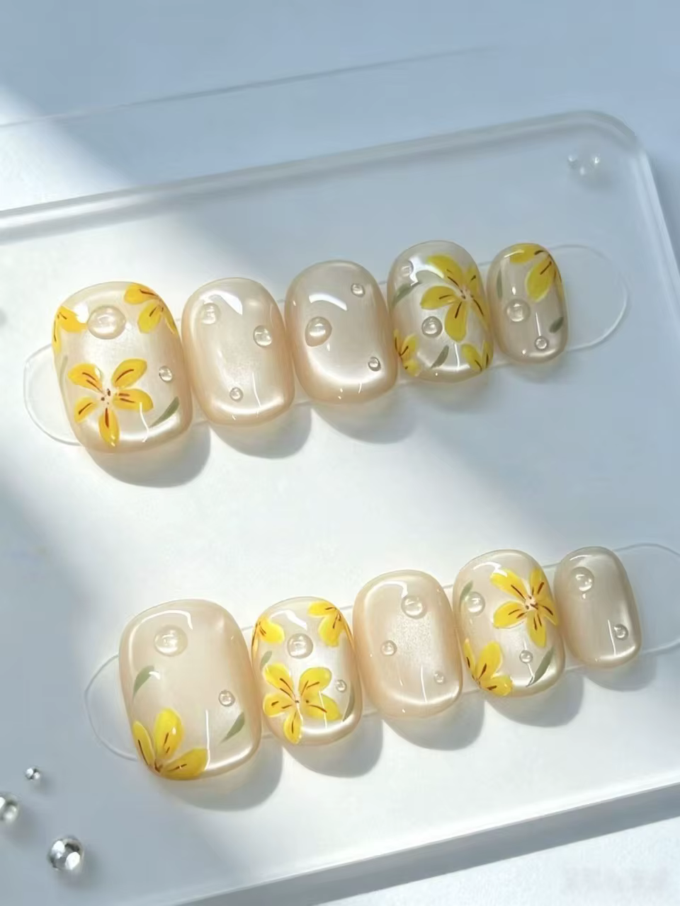 Ensemble de 10 faux ongles jaunes effet œil de chat nacré, parfaits pour le trajet quotidien au trav