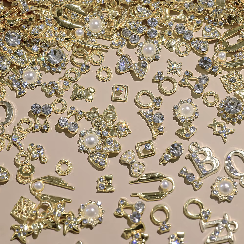 Breloques 3D mixtes pour ongles, 50 pièces, breloques de luxe aléatoires en métal or/argent papillon
