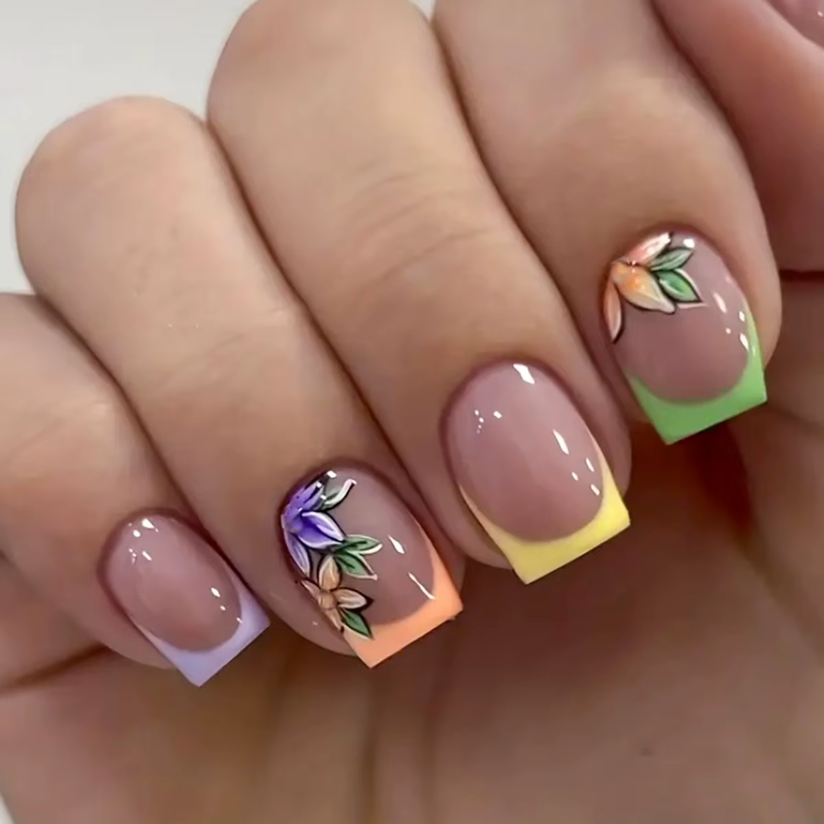 24 faux ongles colorés à presser, courts et carrés, avec motifs floraux, prêts à poser, couvrance to