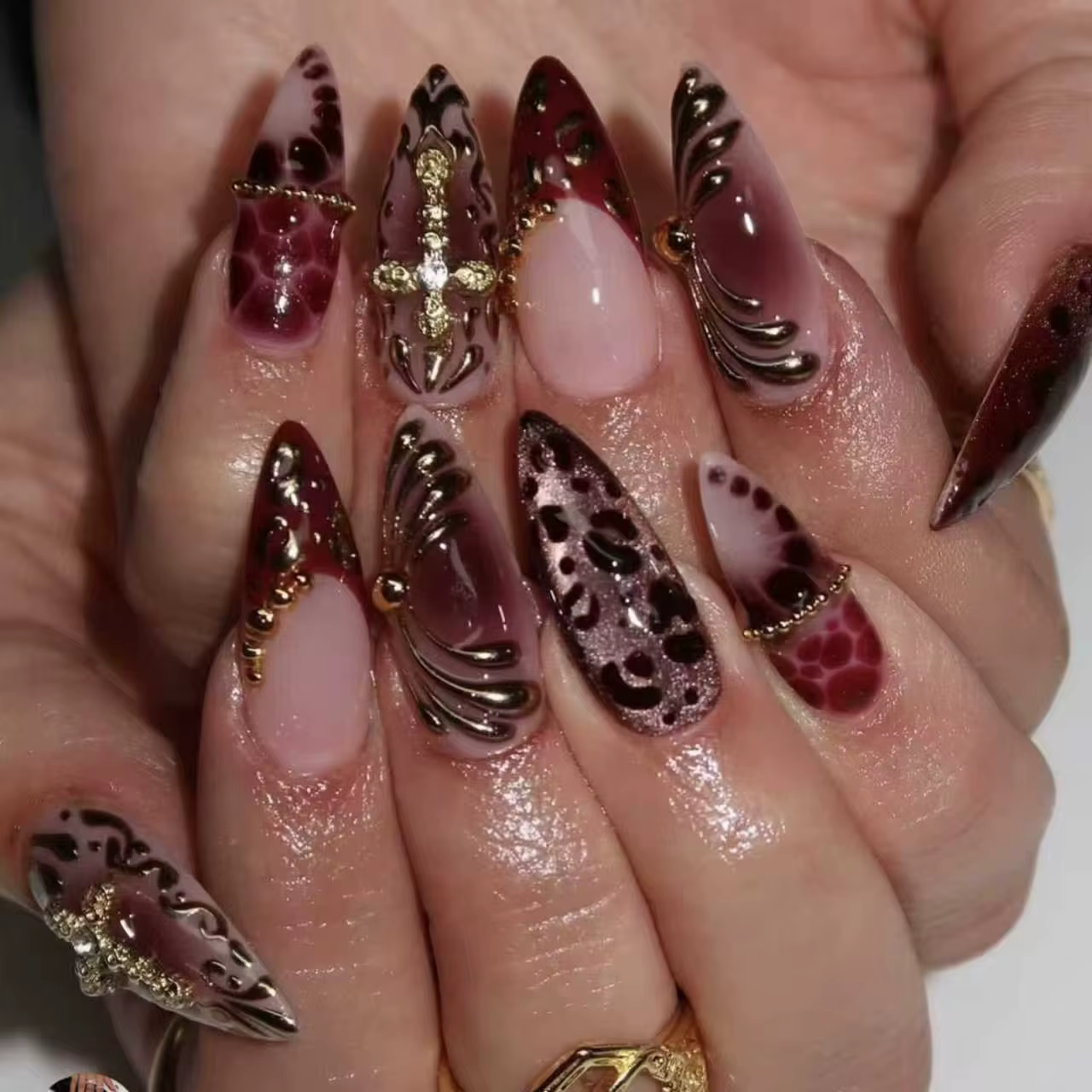24 pièces faux ongles courts en amande ailes de papillon Nail Art avec colle paillettes fleur faux o