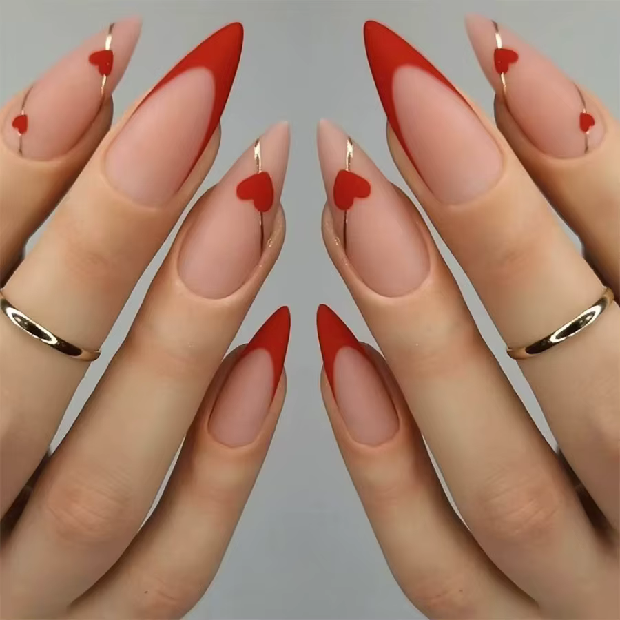 Faux ongles à presser moyens en forme d'amande, motif cœur noir et rouge, ligne dorée fine, style mi