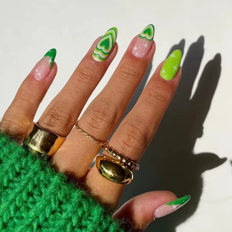 24 pièces vert citron presse sur ongles-amande pointe française faux ongles avec des dessins de coeu