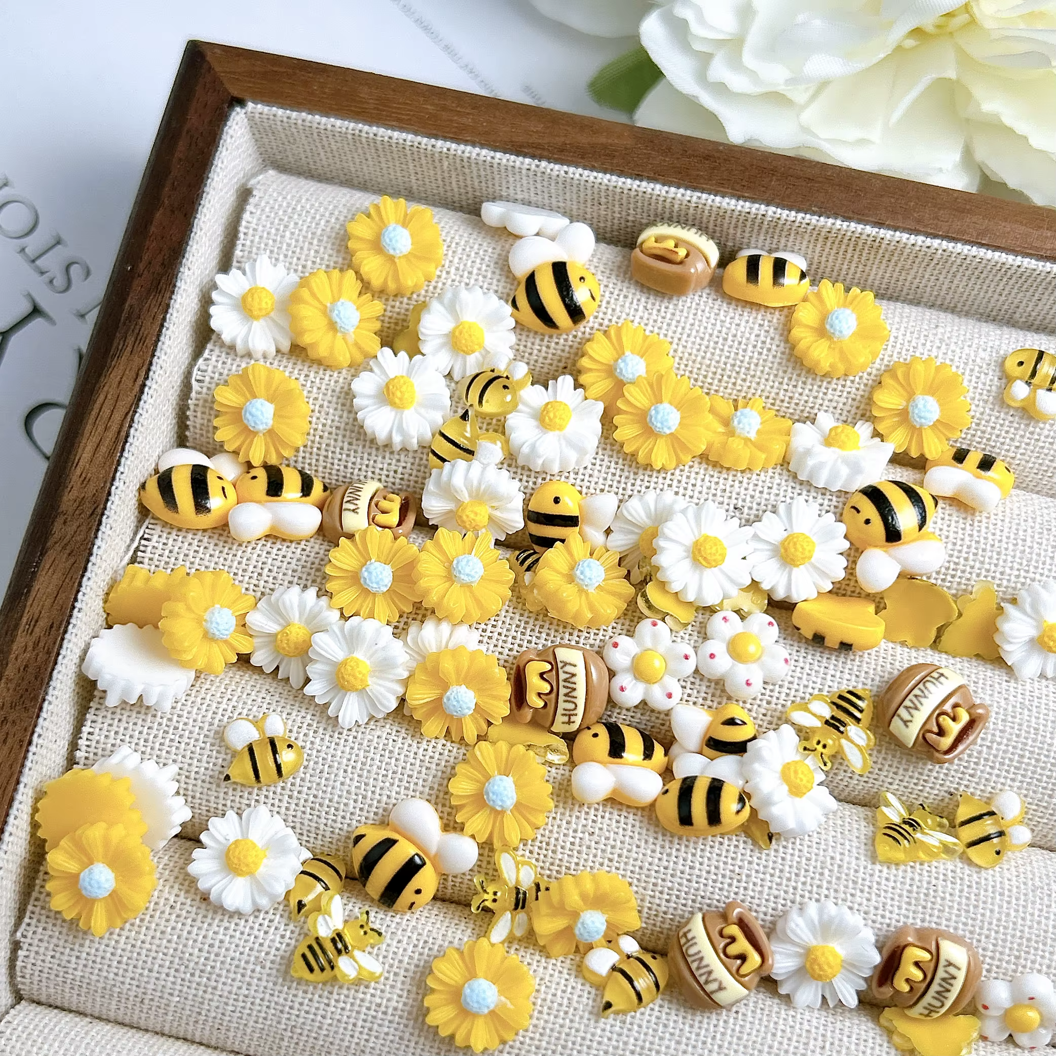 50 pièces 3D dessin animé mignon jaune abeille Nail Art breloques créatif potelé miel peut tournesol