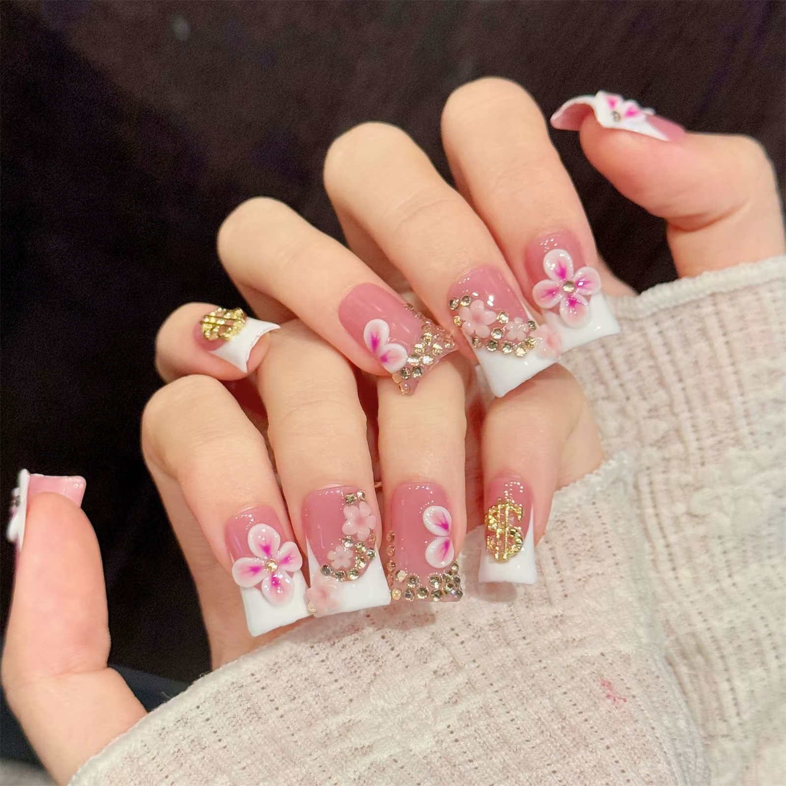 10 faux ongles courts blancs de style français avec motif floral 3D rose et or, ongles artificiels à