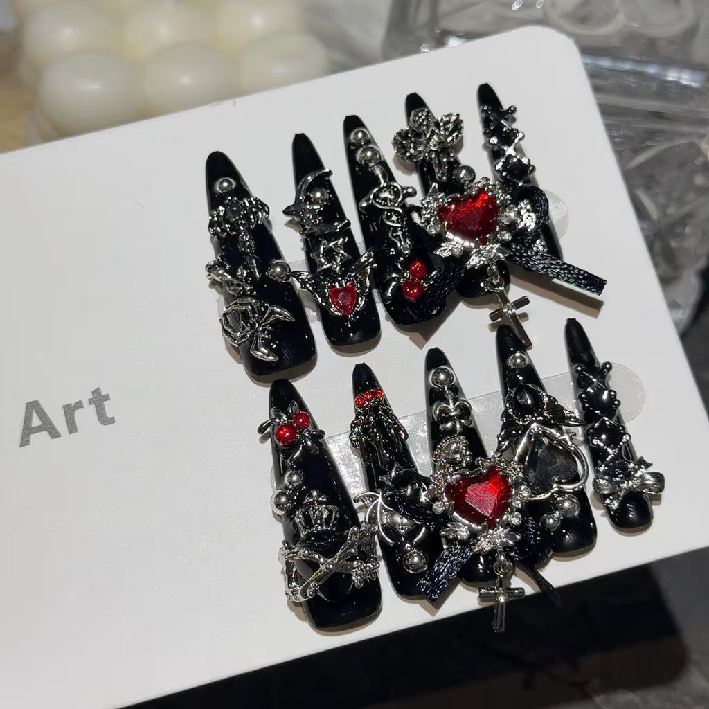 Menhera Y2K Spice Girls Faux Ongles à Presser Faits Main Noirs et Rouges à Pointe Longue, Motifs Cro