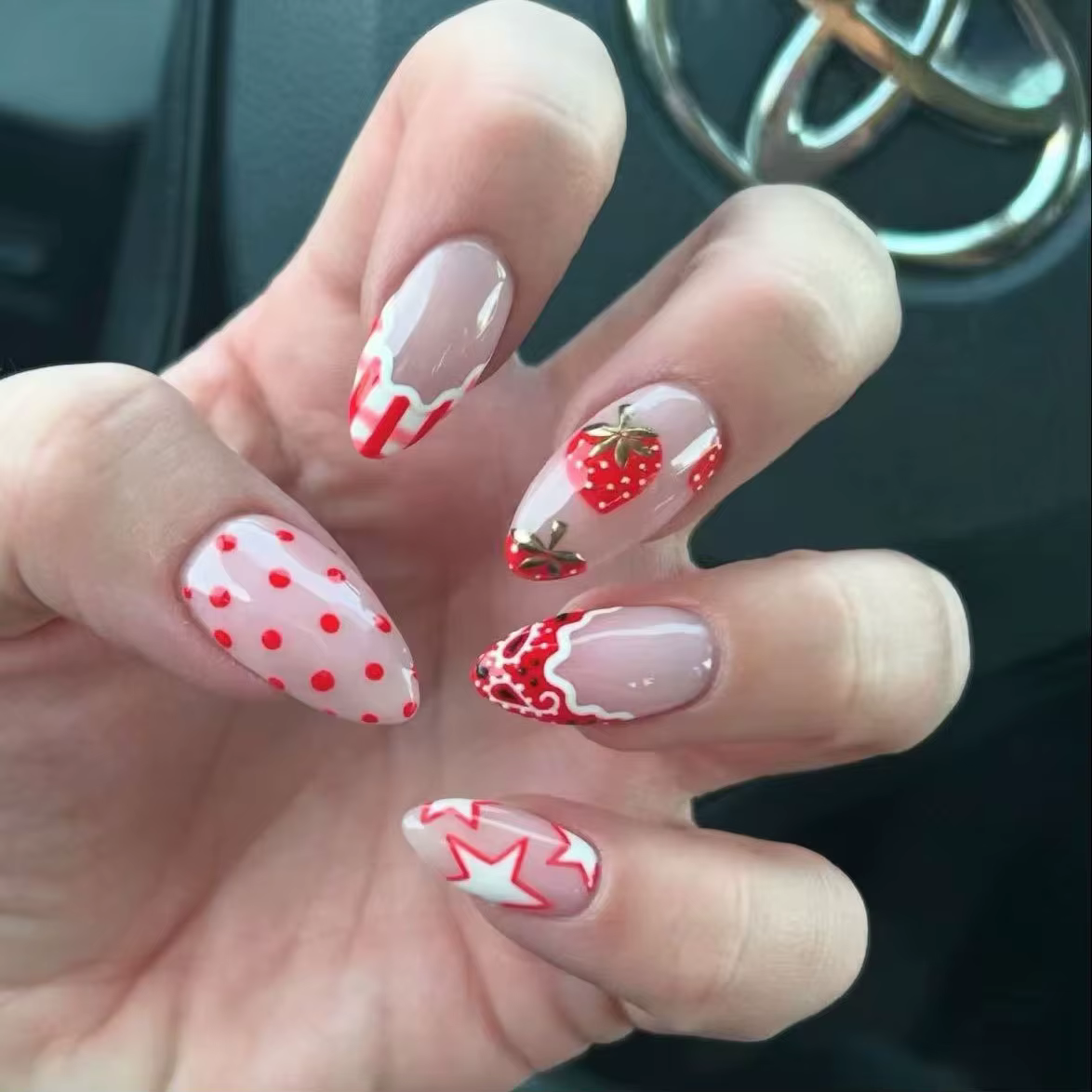 24 pièces frais vert amande faux ongles avec colle dessin animé modèles français mignon fleur presse