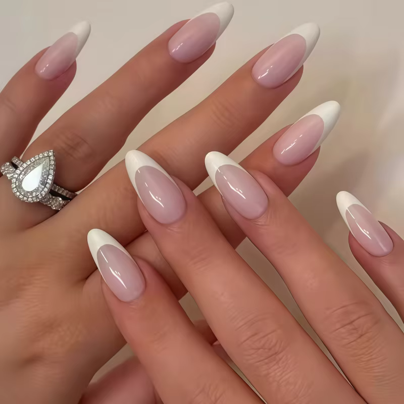 Nouveauté 2026 : 24 faux ongles minimalistes en forme d'amande à la française, utilisables en combin