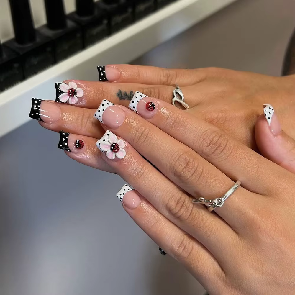 24 pièces/ensemble court ovale 3D gel fleur coccinelle conception à pois pointe française presse sur