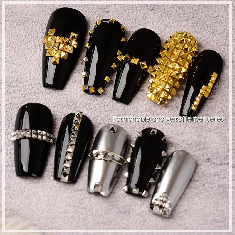 Breloques à dos plat pour ongles, rivet, métal d'érable, pointes punk, goujons, biscuits, conception
