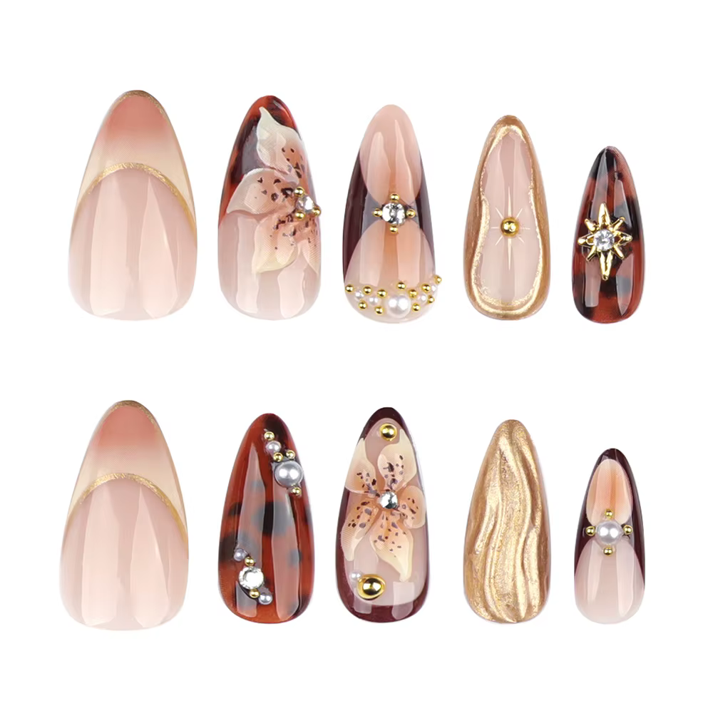 24 faux ongles dorés ondulés marron à motifs floraux avec strass et perles, forme amande, à presser,