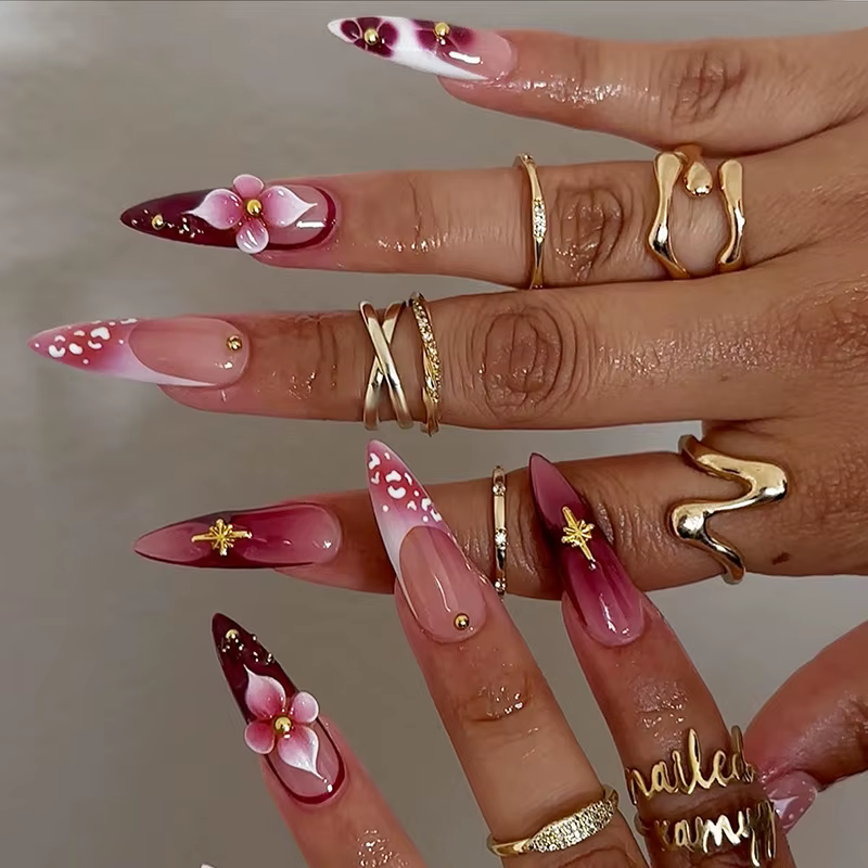 24 faux ongles à presser, forme amande moyenne, motifs floraux colorés, style français estival, dégr