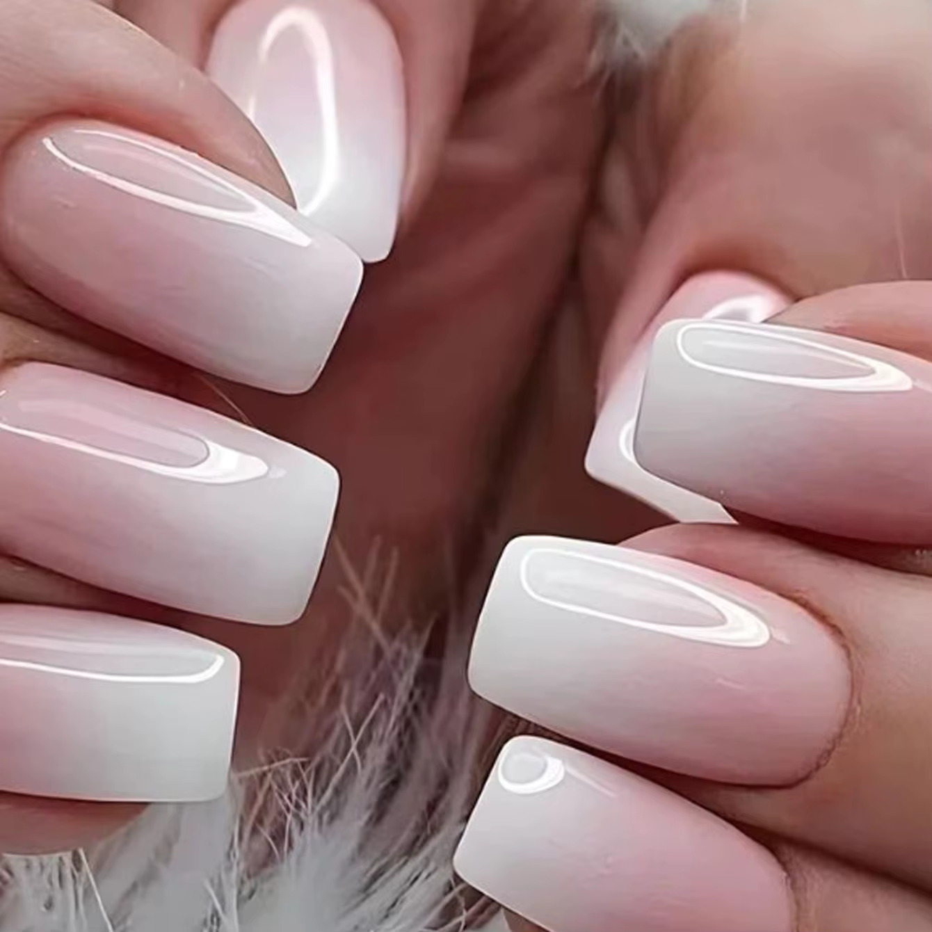 Faux ongles à presser 24 courts, forme goutte d'eau, dégradé blush nude, style japonais, avec 1 gelé