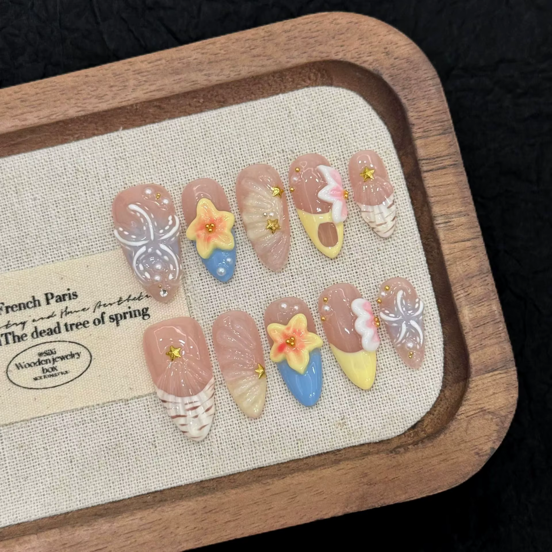 10 pièces presse à la main sur les ongles amande faux ongles 3D étoile de mer fleur décor paillettes