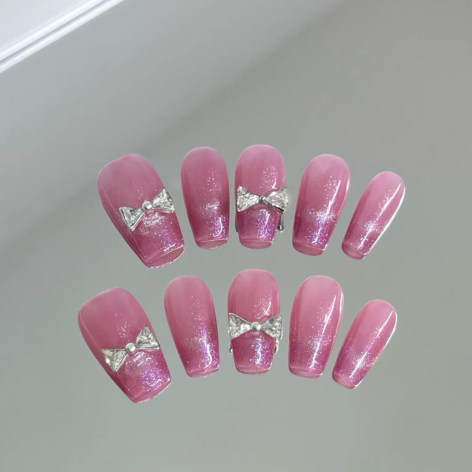 Faux ongles longs en forme de cercueil, faits à la main, couleur rose chair, à pression, motifs de f