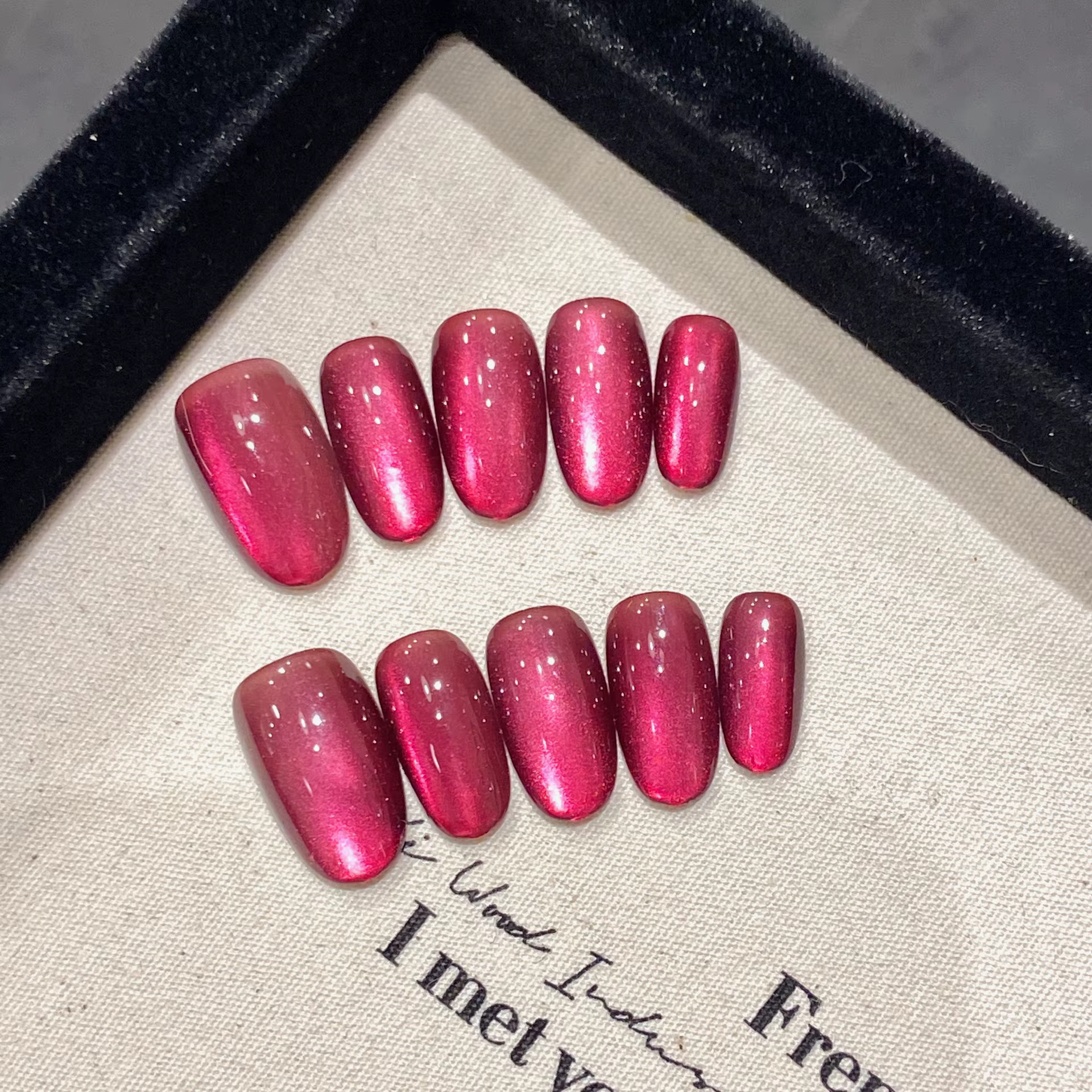 Faux ongles de luxe super longs en amande rouge vin, diamant brillant complet fait à la main, presse