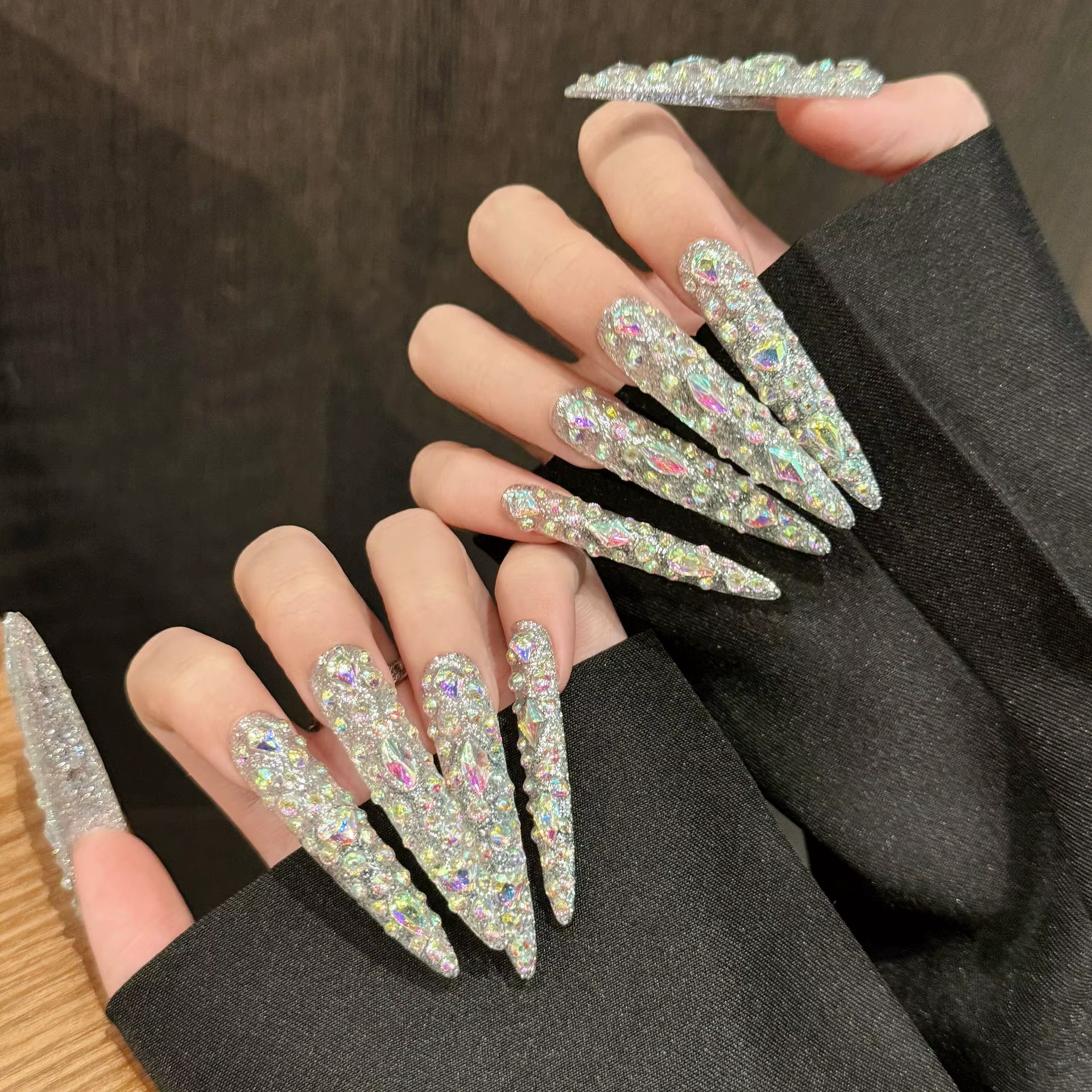 10 pièces Super Long Stiletto faux ongles conseils lumière de luxe à la main plein Flash diamant pre