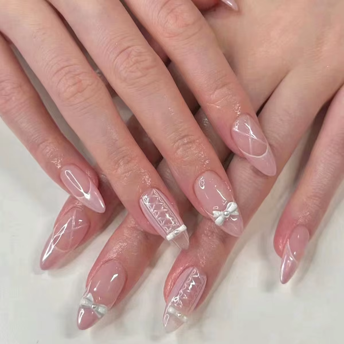 Presse française blanche sur les ongles, modèles de nœud papillon 3D, couleur chair, faux ongles por
