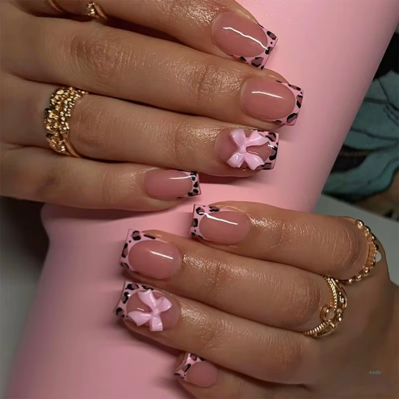 Faux ongles artificiels avec jolis nœuds, couverture complète, bâton sur les ongles, pointe français