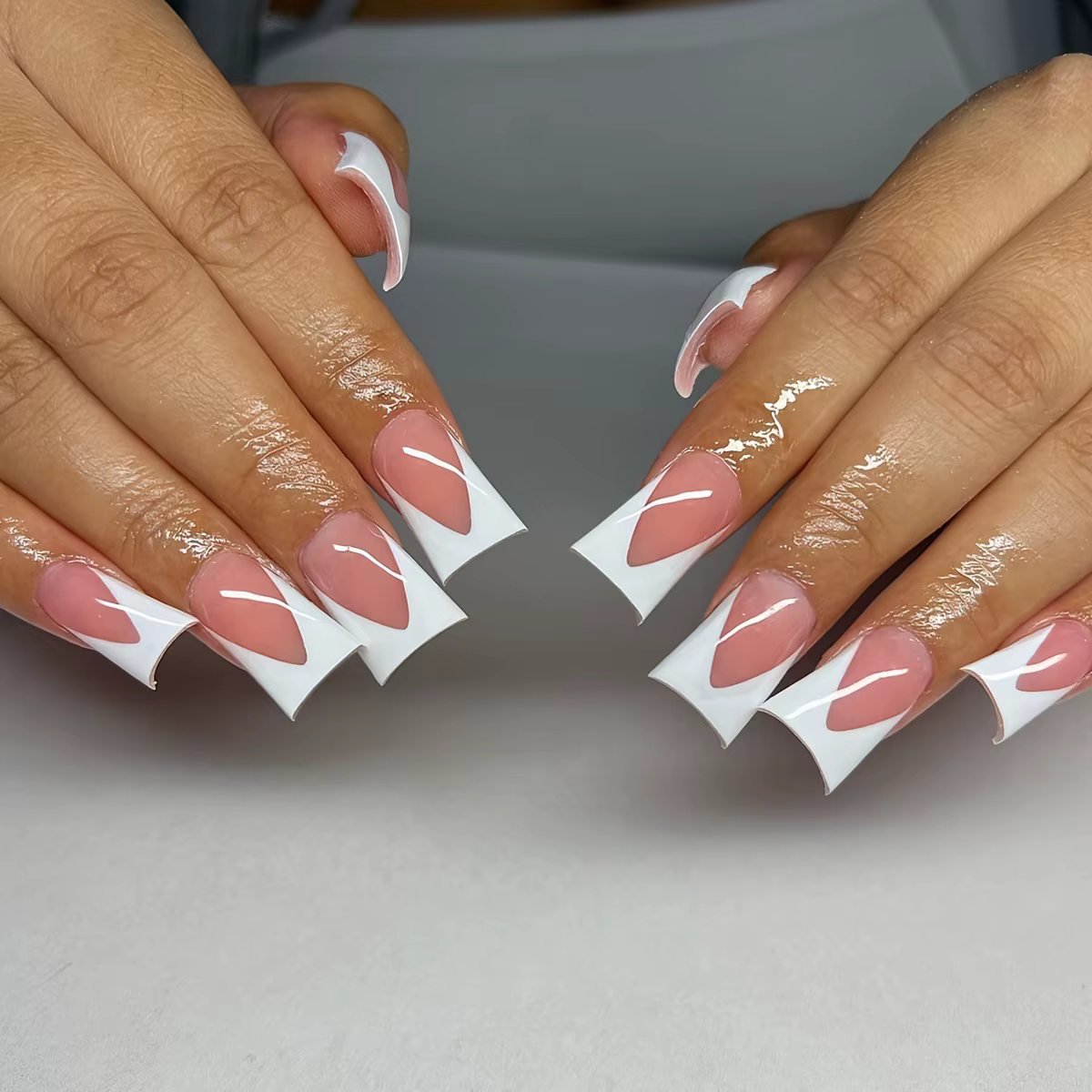 Faux ongles courts à rayures zébrées, 24 pièces, bec de canard français, à pression, Design d'arc po