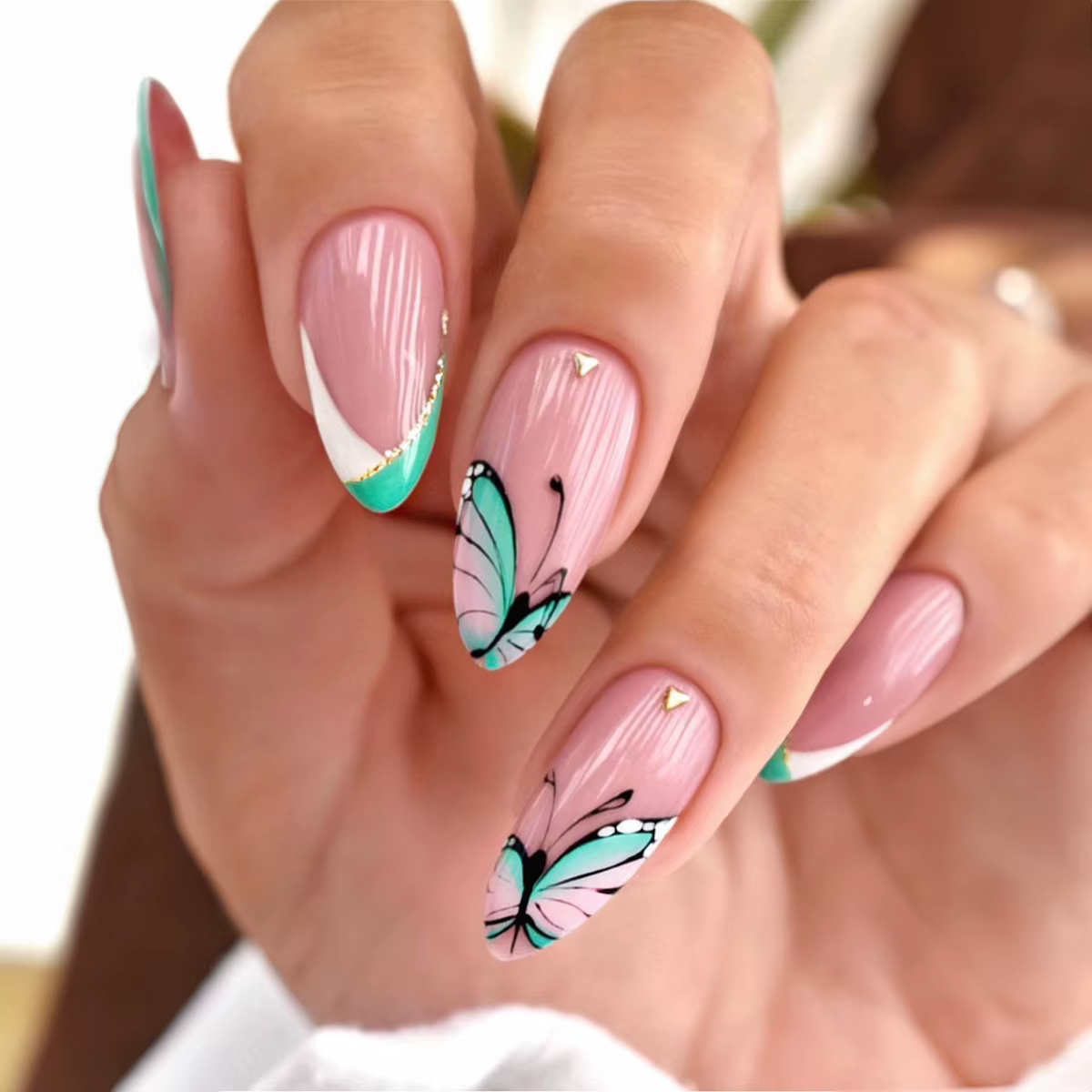 24 faux ongles courts en amande à presser, motif pomme rouge, avec strass ovales, à couverture compl